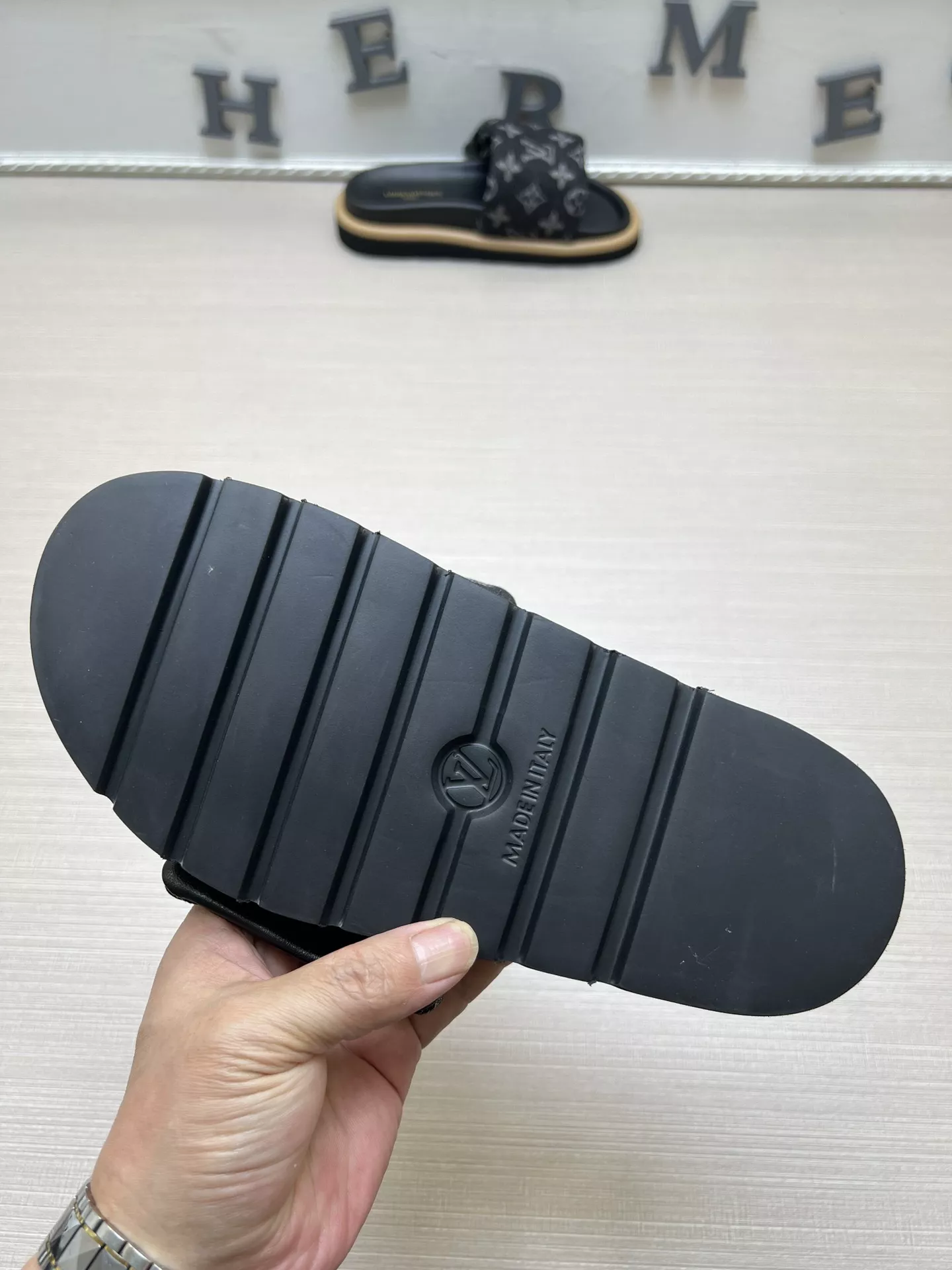 Stylish 513 Louis Vuitton Slippers For Men
