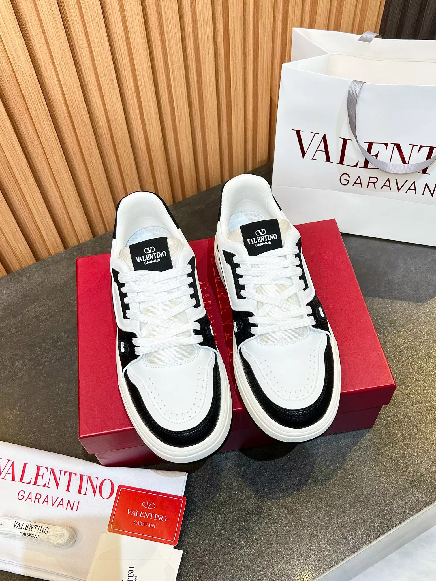 Stylish 519 Valentino Casual Shoes For Men