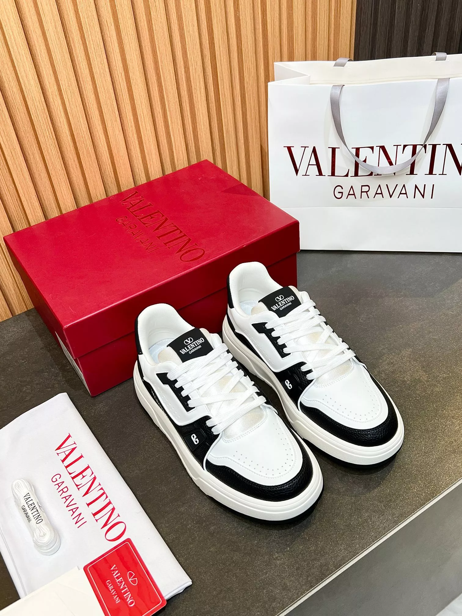 Stylish 519 Valentino Casual Shoes For Men