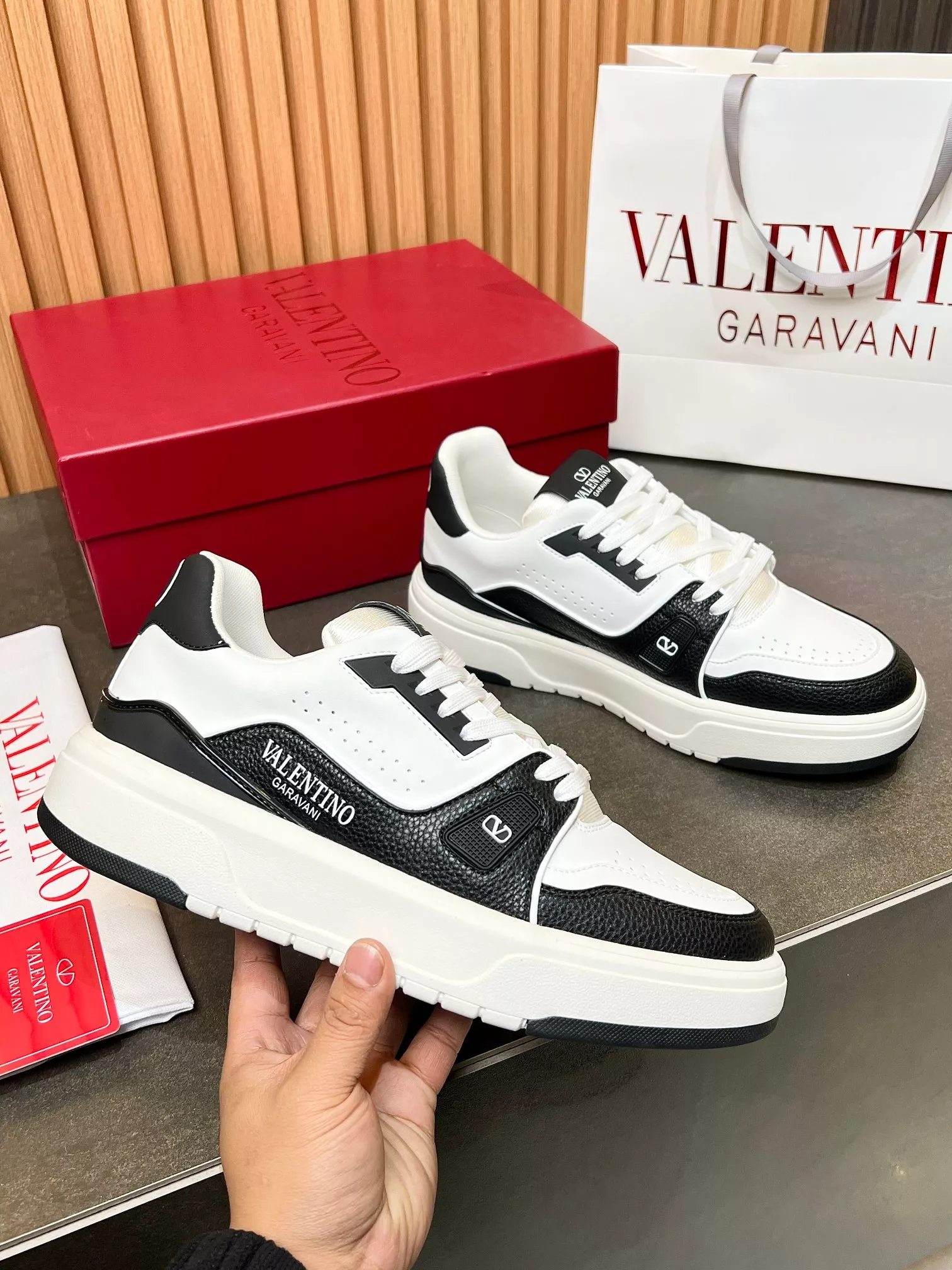 Stylish 519 Valentino Casual Shoes For Men