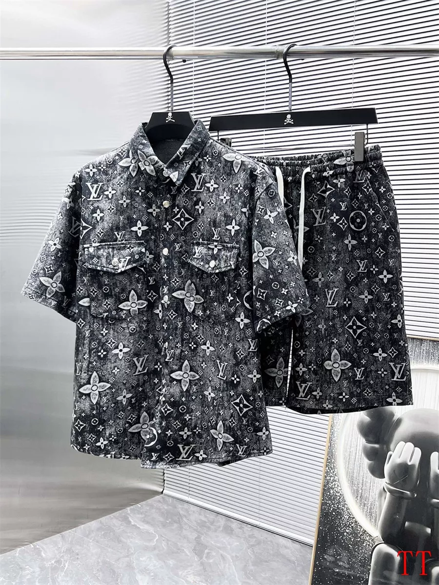 Stylish 5279 Louis Vuitton LV Tracksuits Short Sleeved For Men