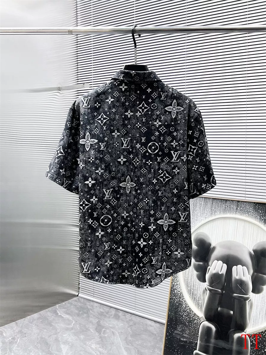 Stylish 5279 Louis Vuitton LV Tracksuits Short Sleeved For Men