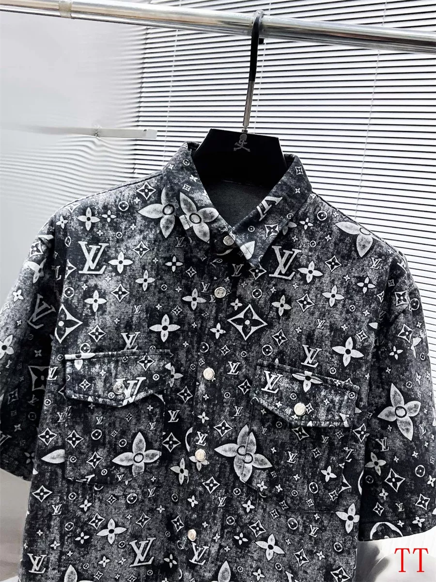 Stylish 5279 Louis Vuitton LV Tracksuits Short Sleeved For Men