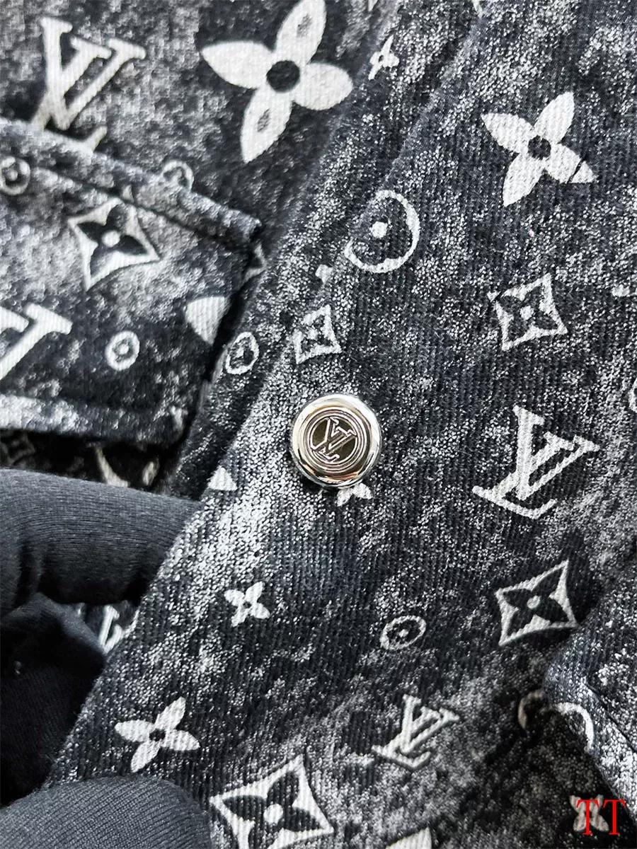 Stylish 5279 Louis Vuitton LV Tracksuits Short Sleeved For Men