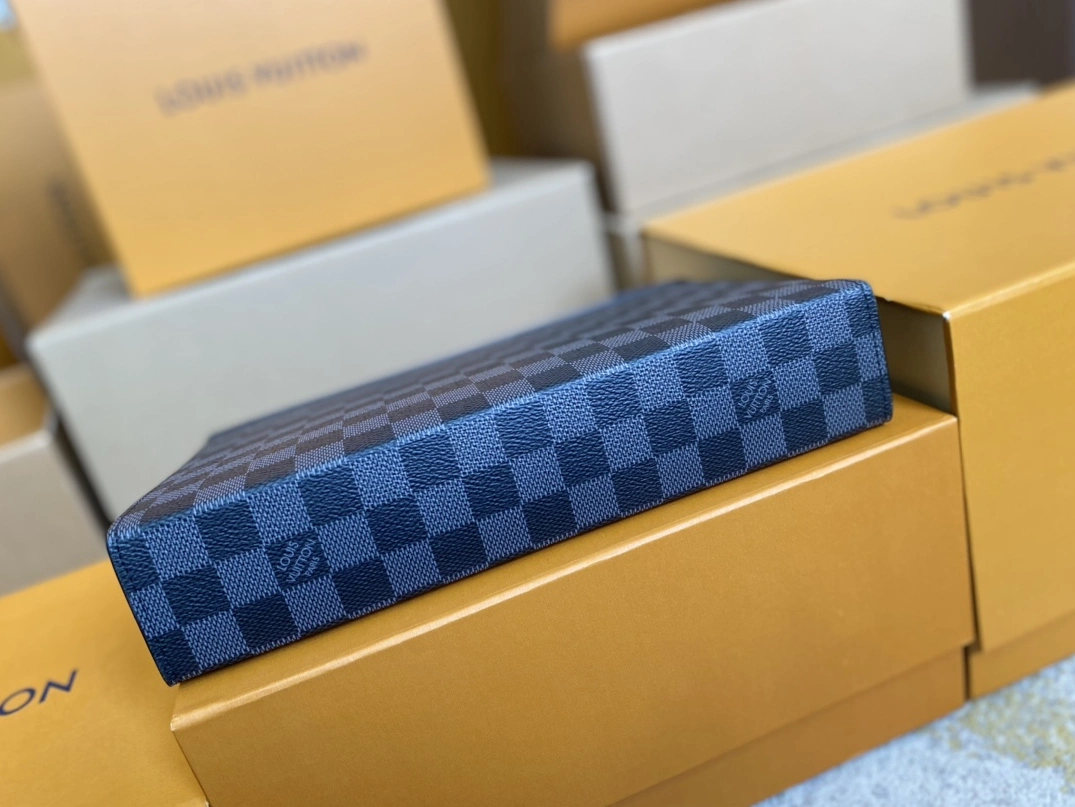 Stylish 5299 Louis Vuitton AAA Man Wallets