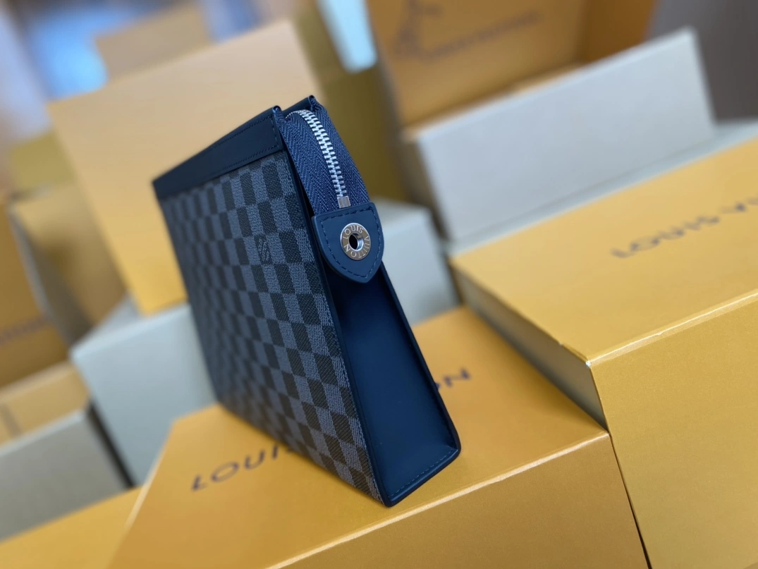 Stylish 5299 Louis Vuitton AAA Man Wallets