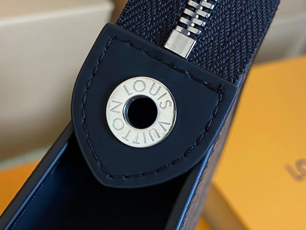 Stylish 5299 Louis Vuitton AAA Man Wallets