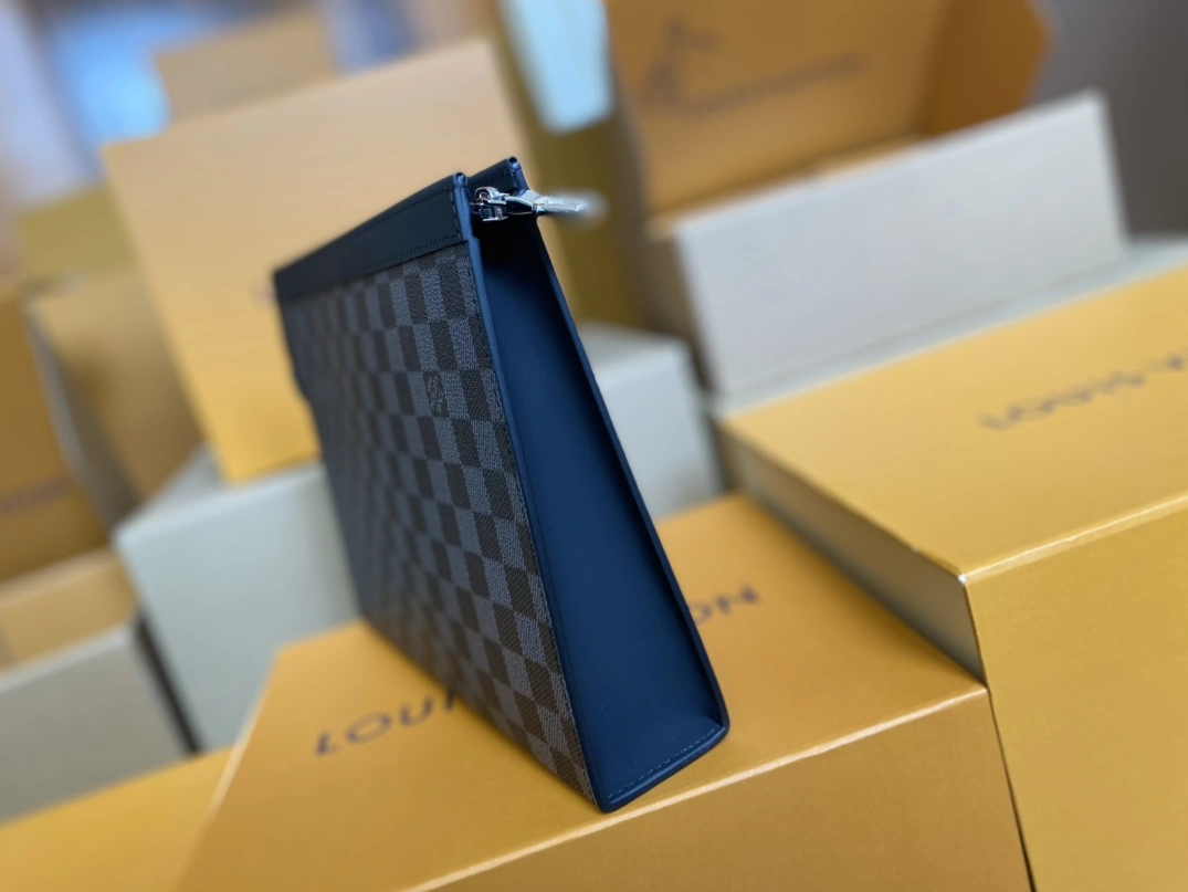 Stylish 5299 Louis Vuitton AAA Man Wallets