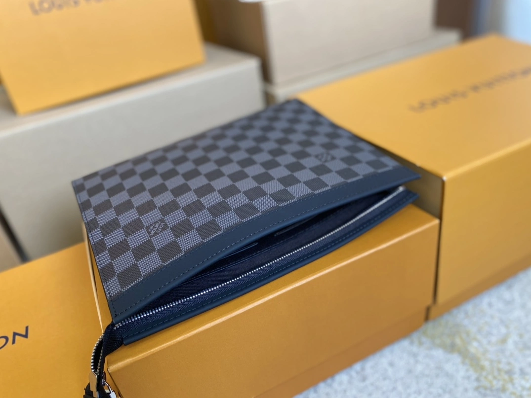 Stylish 5299 Louis Vuitton AAA Man Wallets