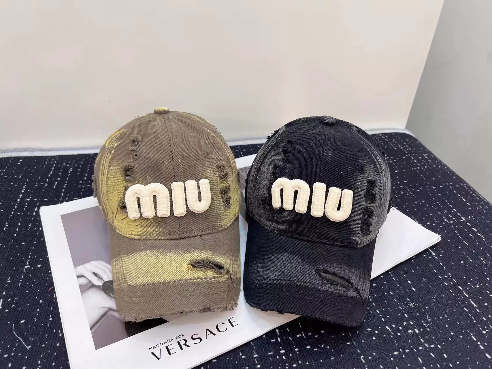 Stylish 5546 MIU MIU Caps