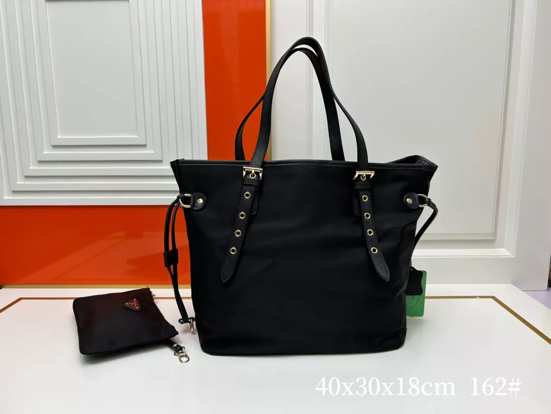 Stylish 5569 Prada AAA Quality Handbags For Women