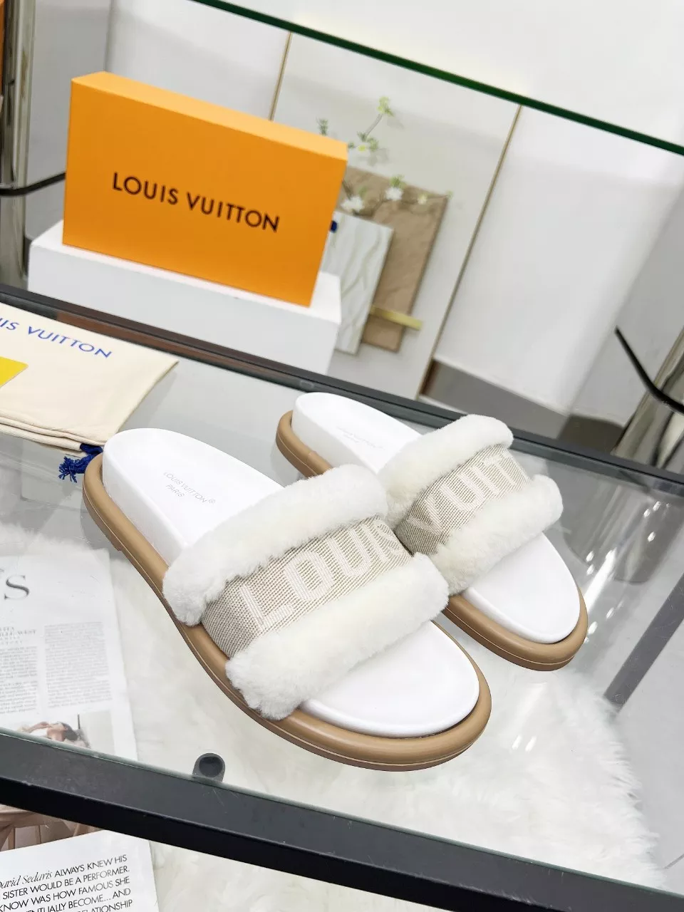Stylish 5653 Louis Vuitton Slippers For Women