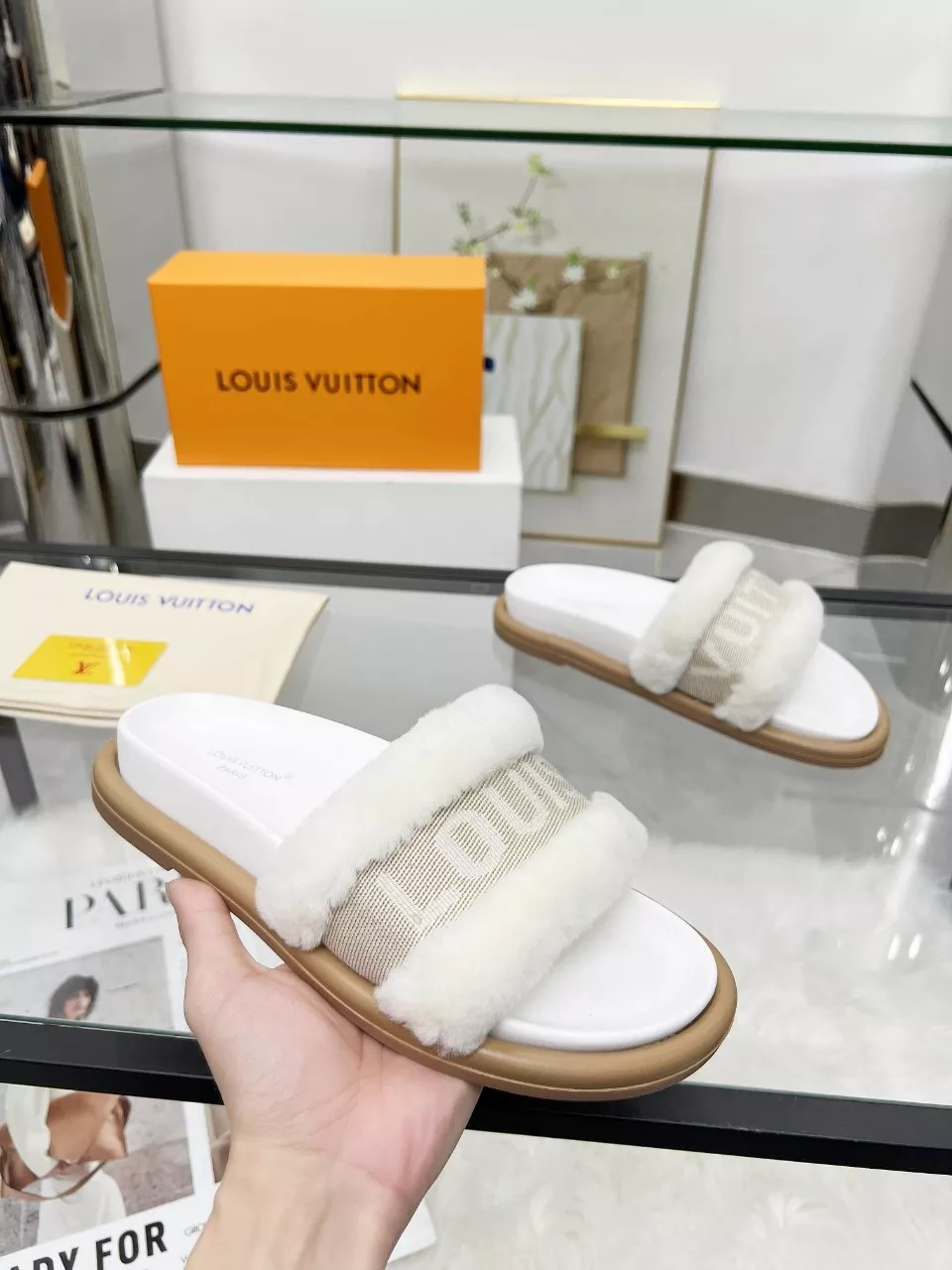 Stylish 5653 Louis Vuitton Slippers For Women