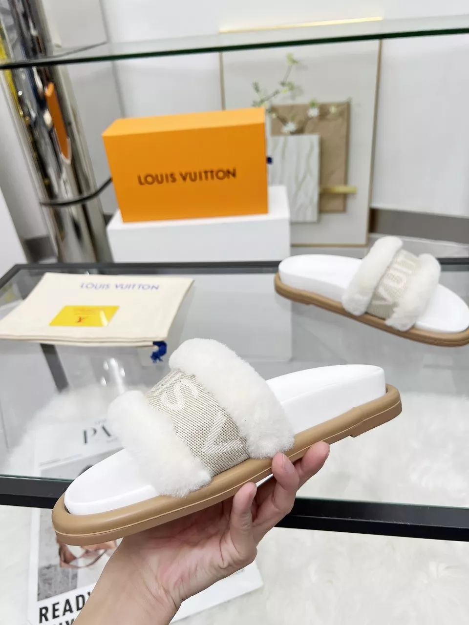 Stylish 5653 Louis Vuitton Slippers For Women