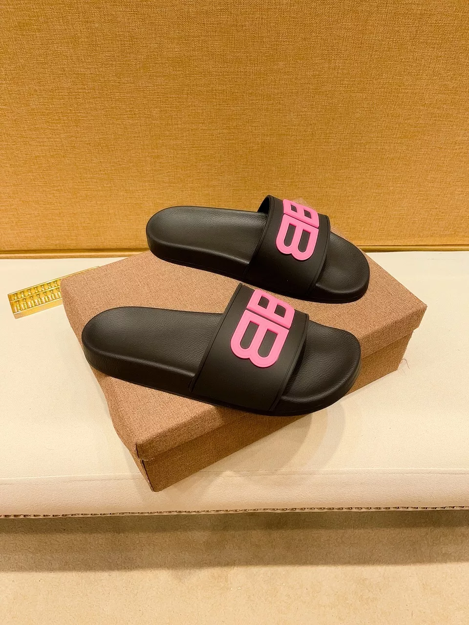 Stylish 580 Balenciaga Slippers For Men
