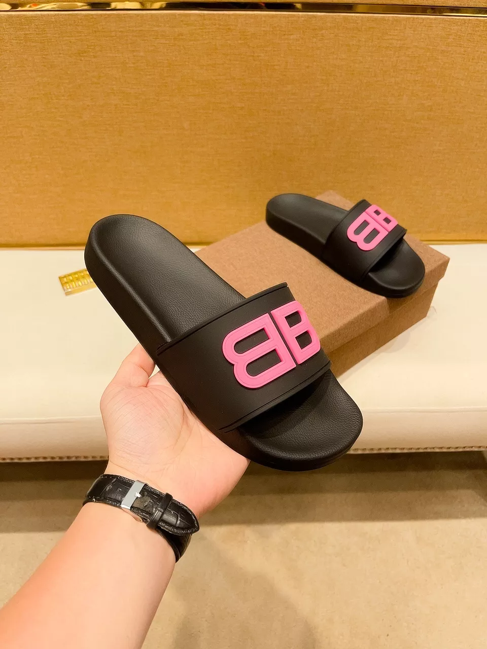 Stylish 580 Balenciaga Slippers For Men