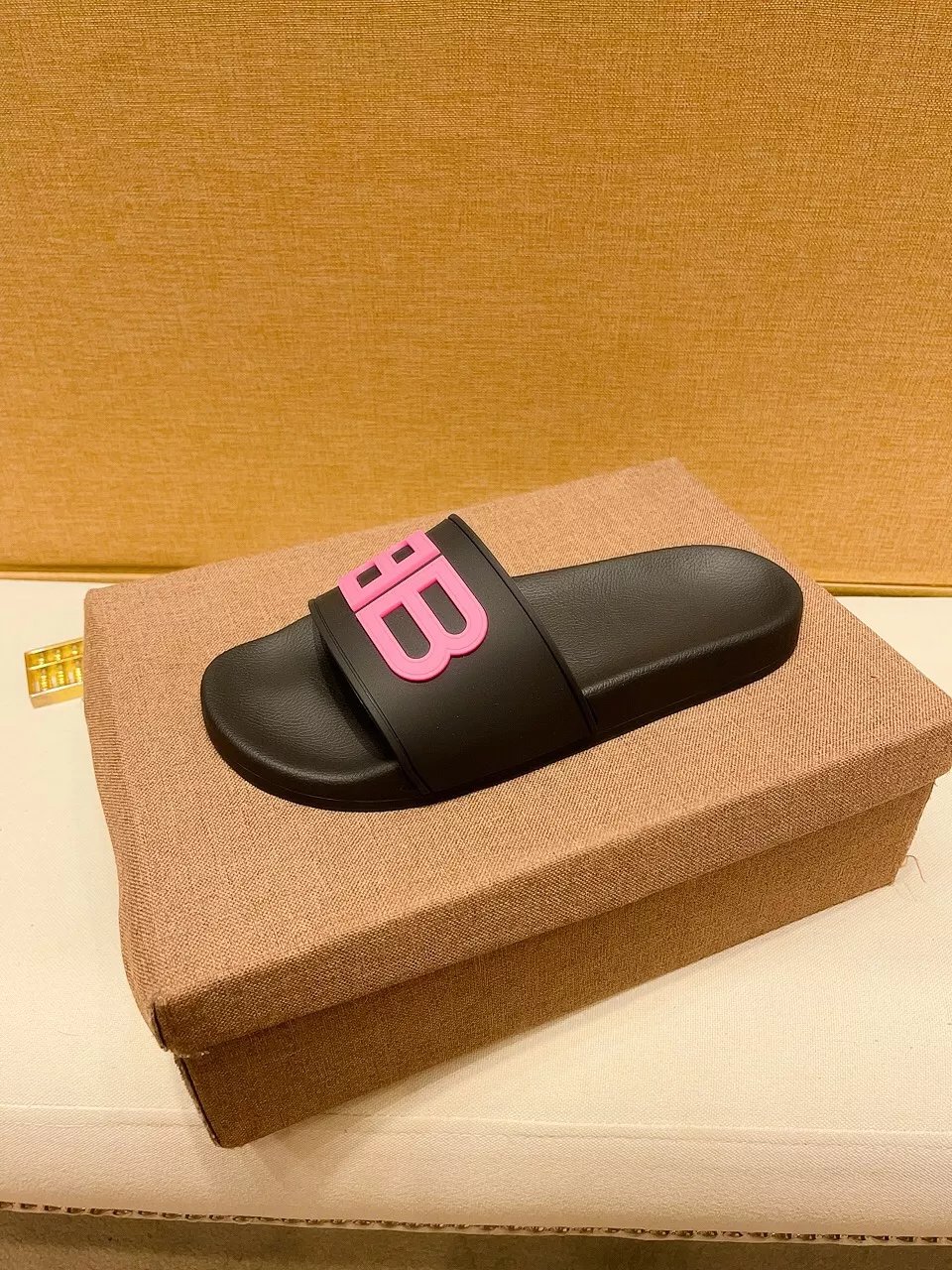 Stylish 580 Balenciaga Slippers For Men