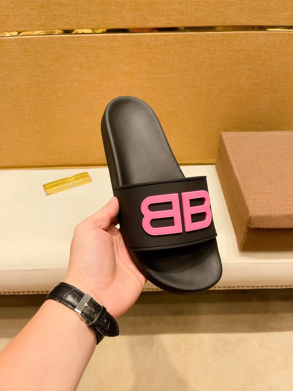 Stylish 580 Balenciaga Slippers For Men