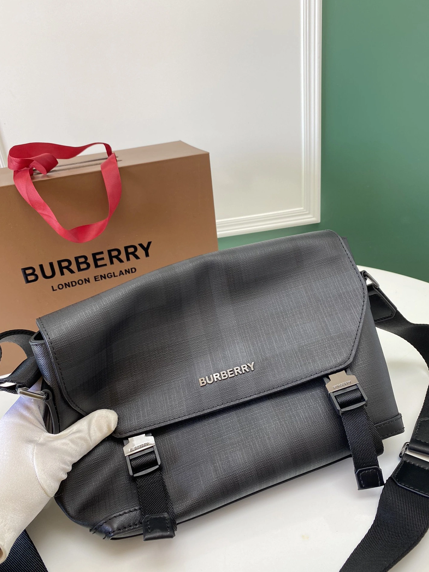 Stylish 602 Burberry AAA Man Messenger Bags