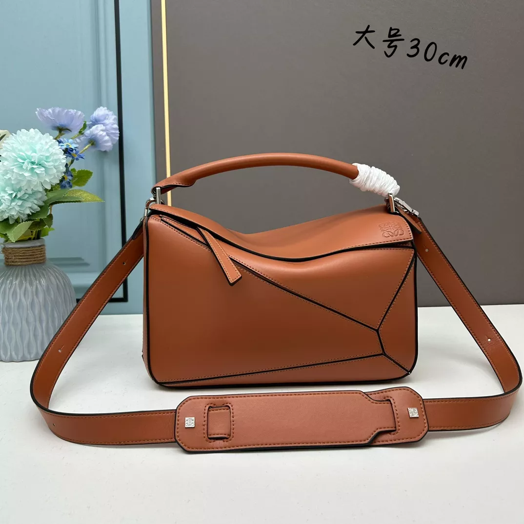 Stylish 6209 LOEWE AAA Quality Messenger Bags For Women