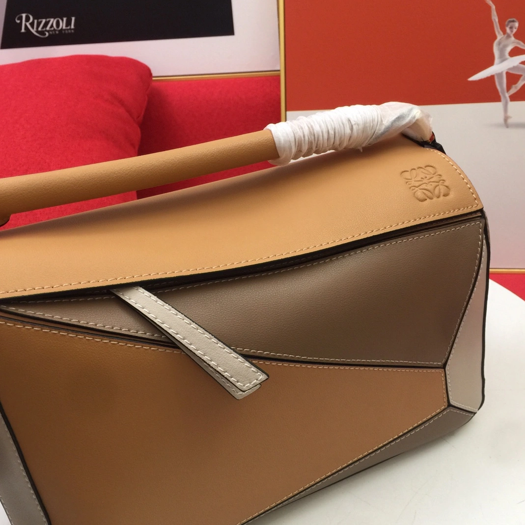 Stylish 6484 LOEWE AAA Quality Messenger Bags For Women