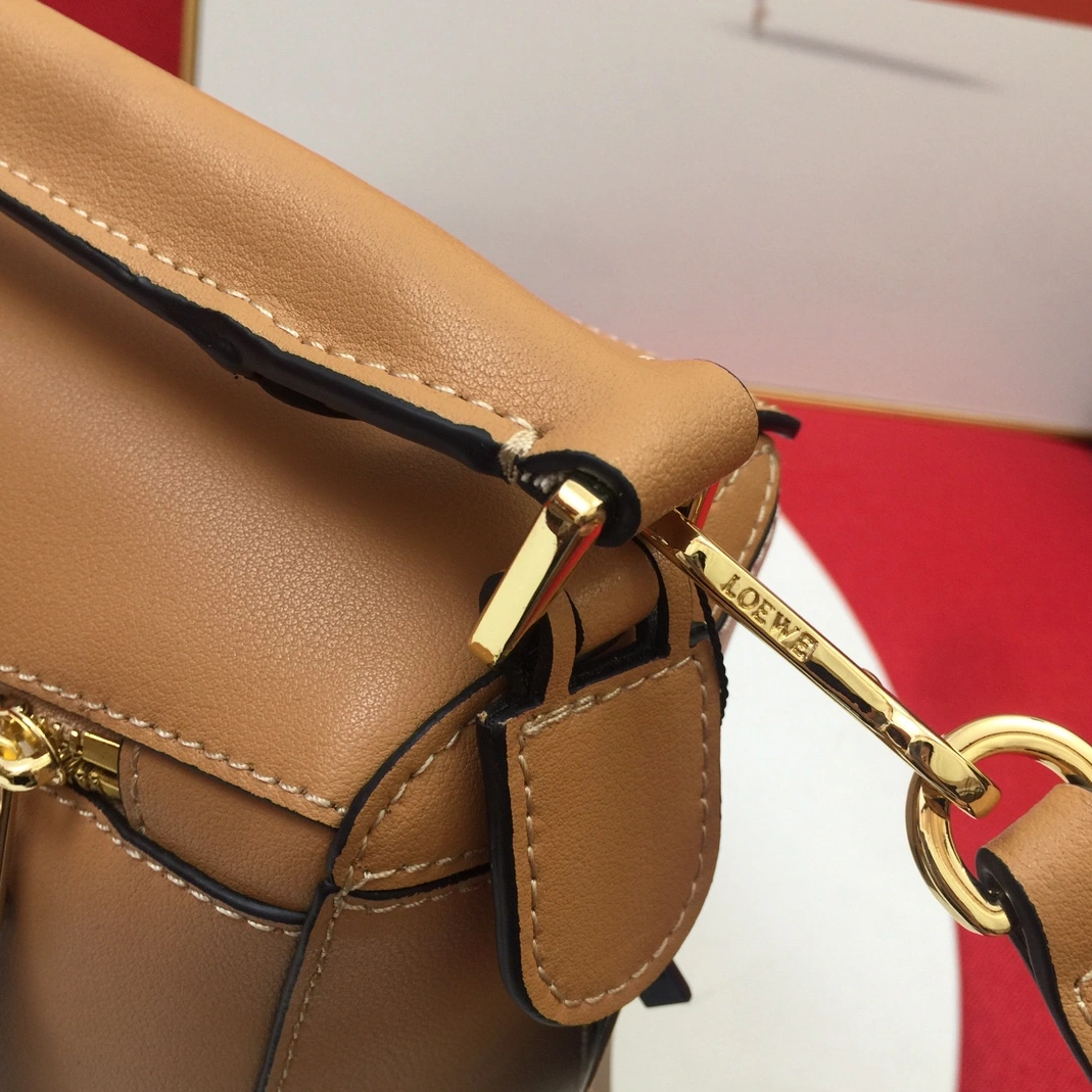 Stylish 6484 LOEWE AAA Quality Messenger Bags For Women