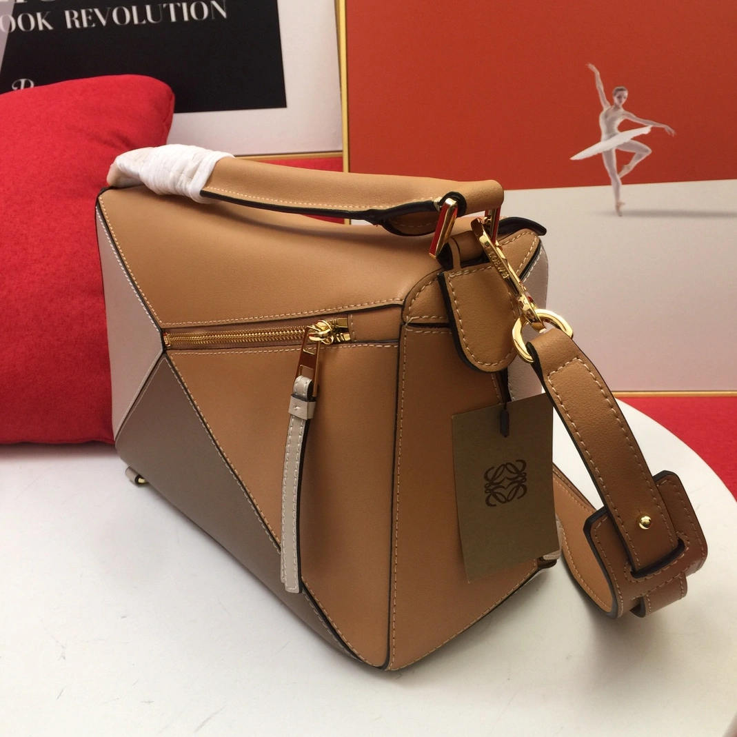 Stylish 6484 LOEWE AAA Quality Messenger Bags For Women