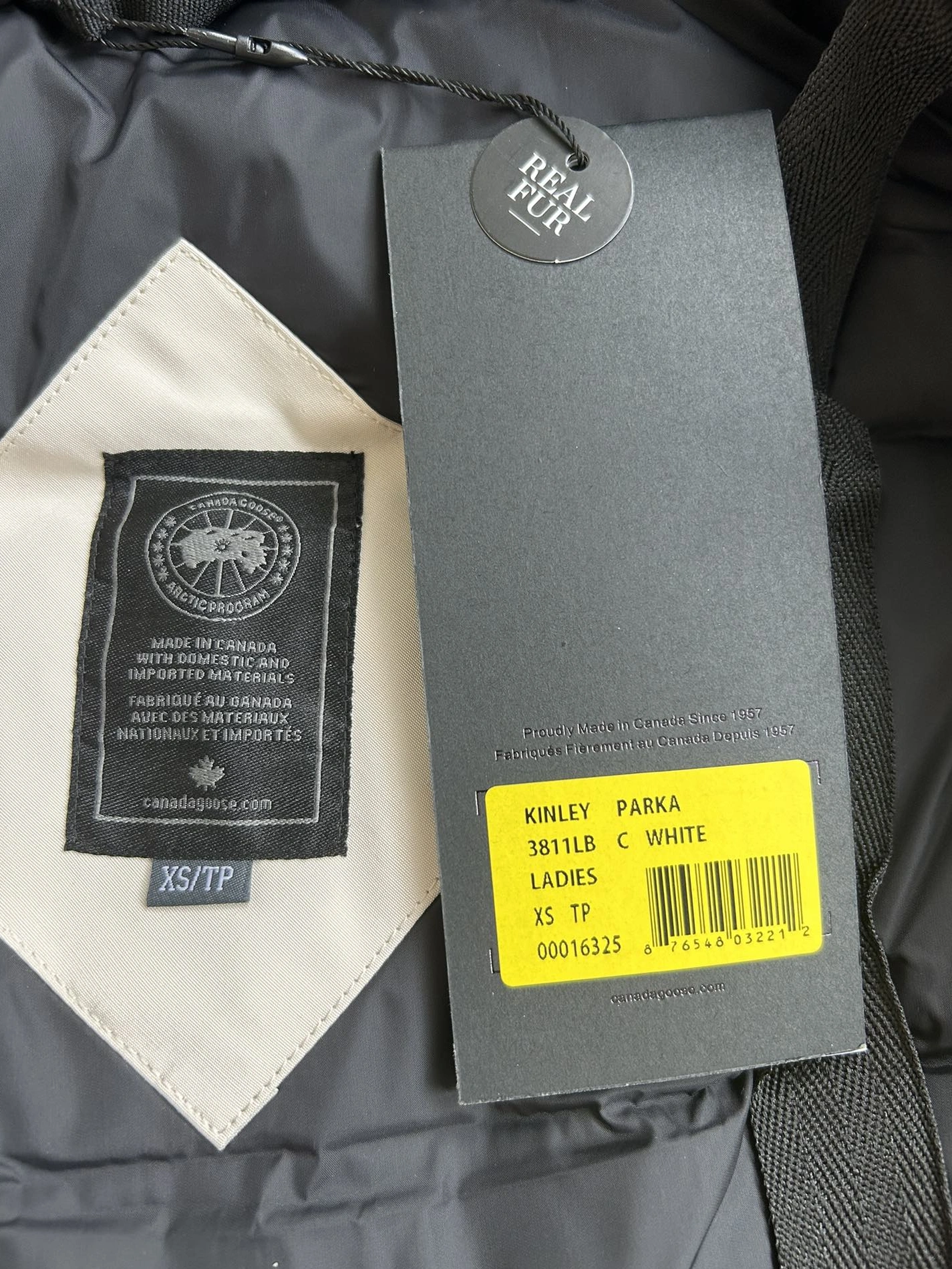 Stylish 6557 Canada Goose Down Feather Coat Long Sleeved For Women