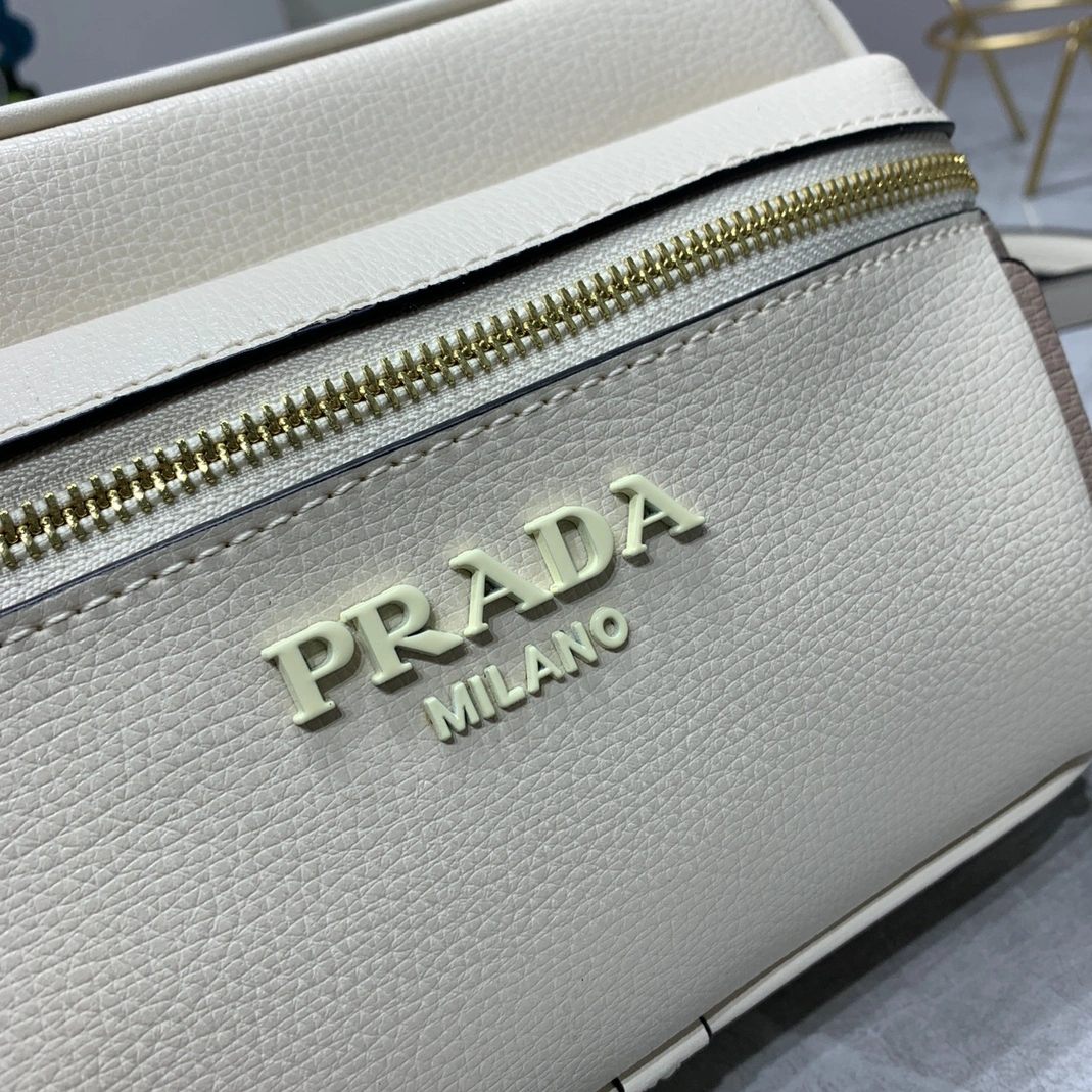Stylish 6794 Prada AAA Quality Messenger Bags For Women
