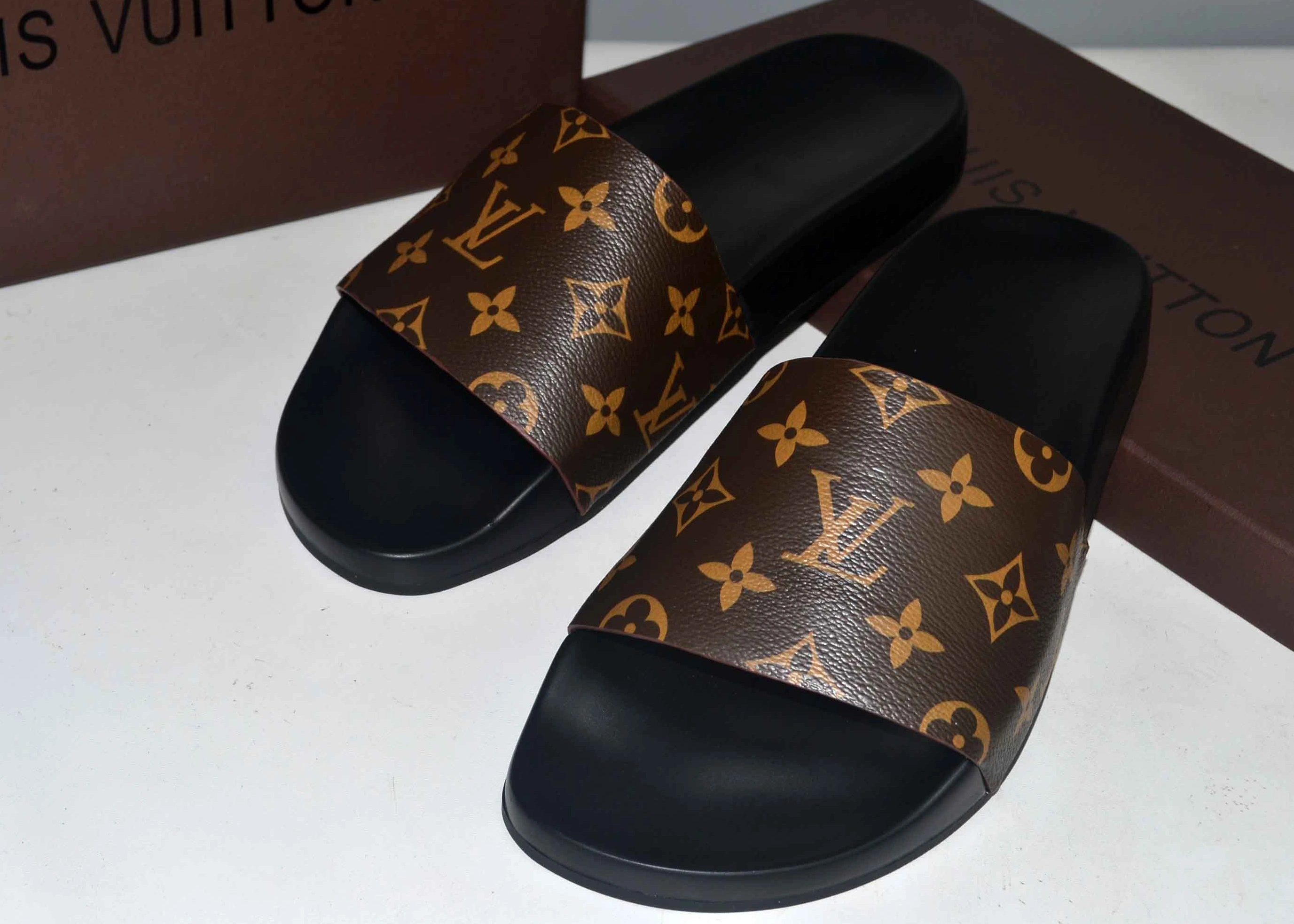 Stylish 6931 Louis Vuitton LV Slippers For Men