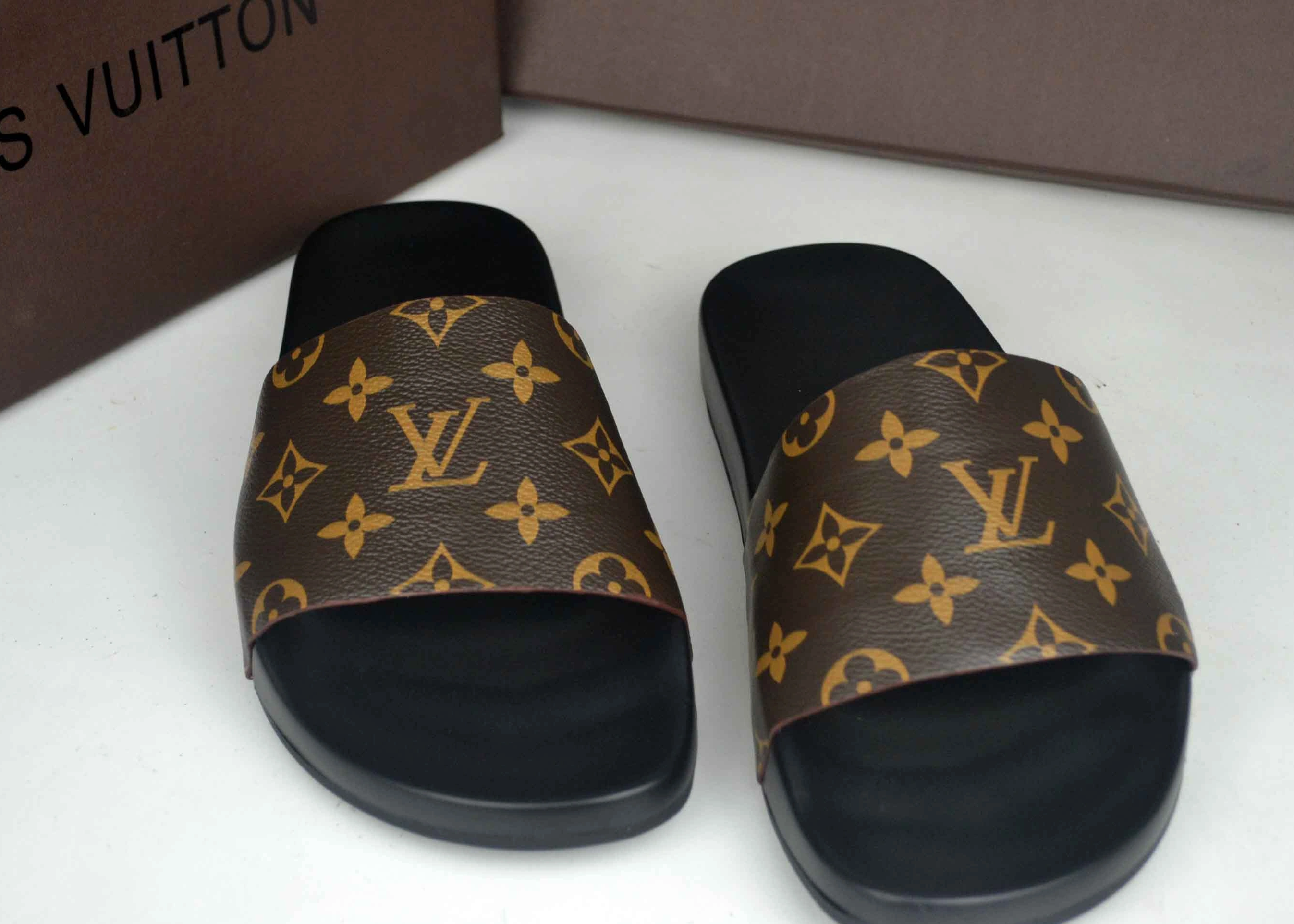 Stylish 6931 Louis Vuitton LV Slippers For Men