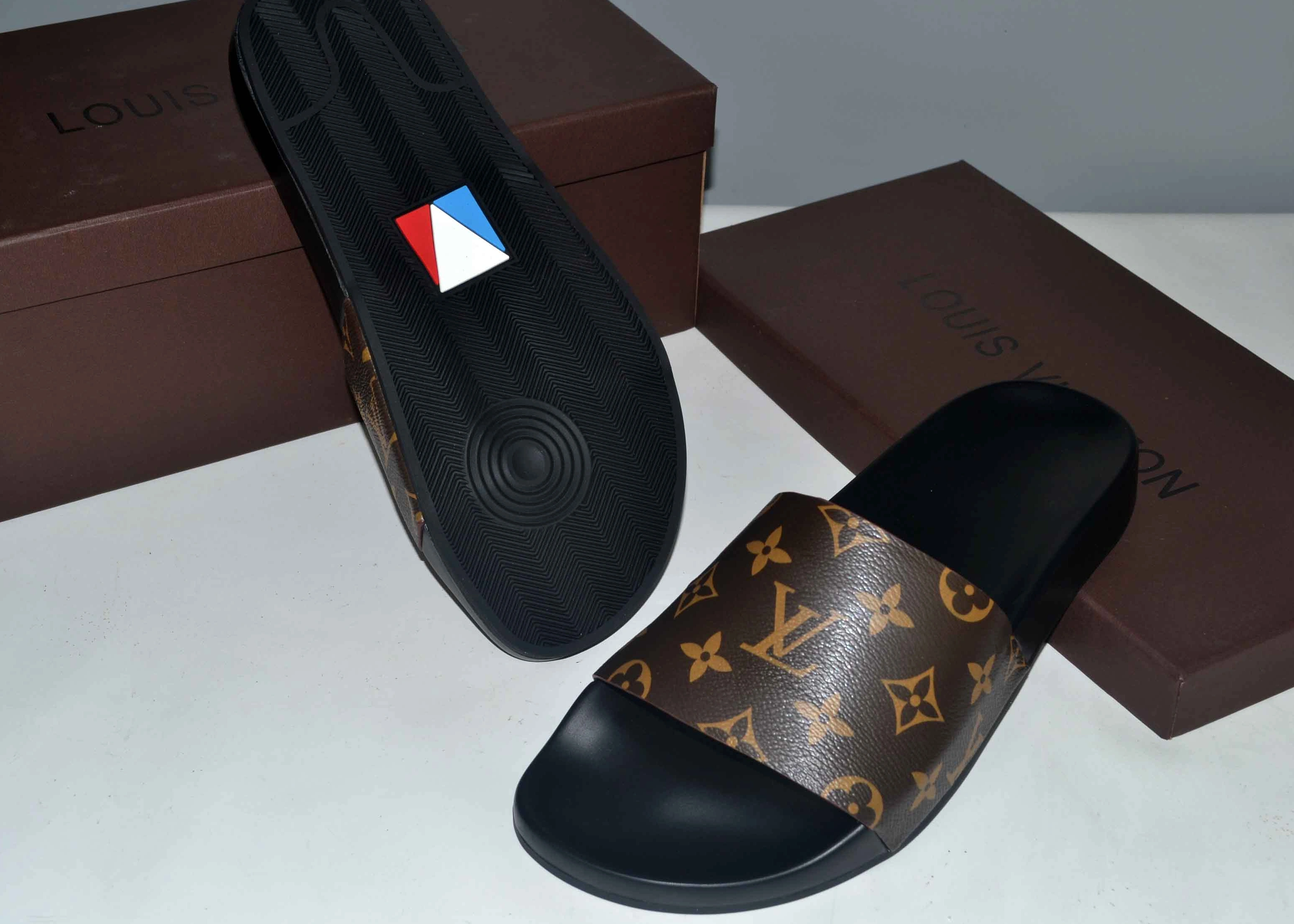 Stylish 6931 Louis Vuitton LV Slippers For Men