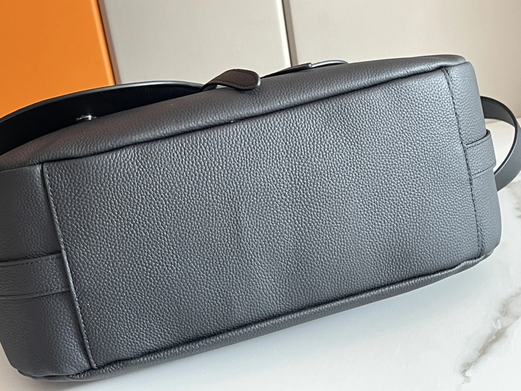 Stylish 6954 Christian Dior AAA Man Messenger Bags