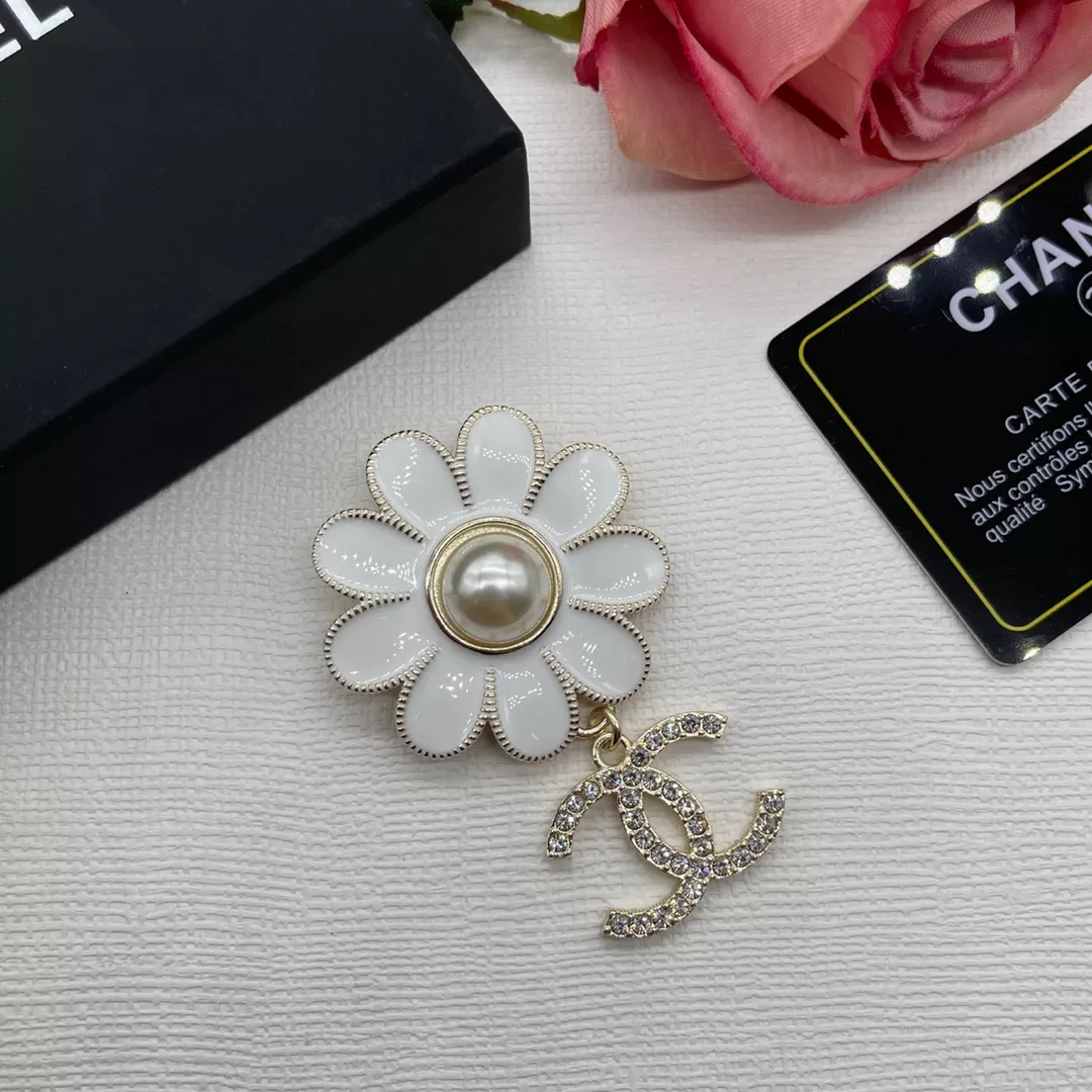 Stylish 7010 Chanel Brooches For Women