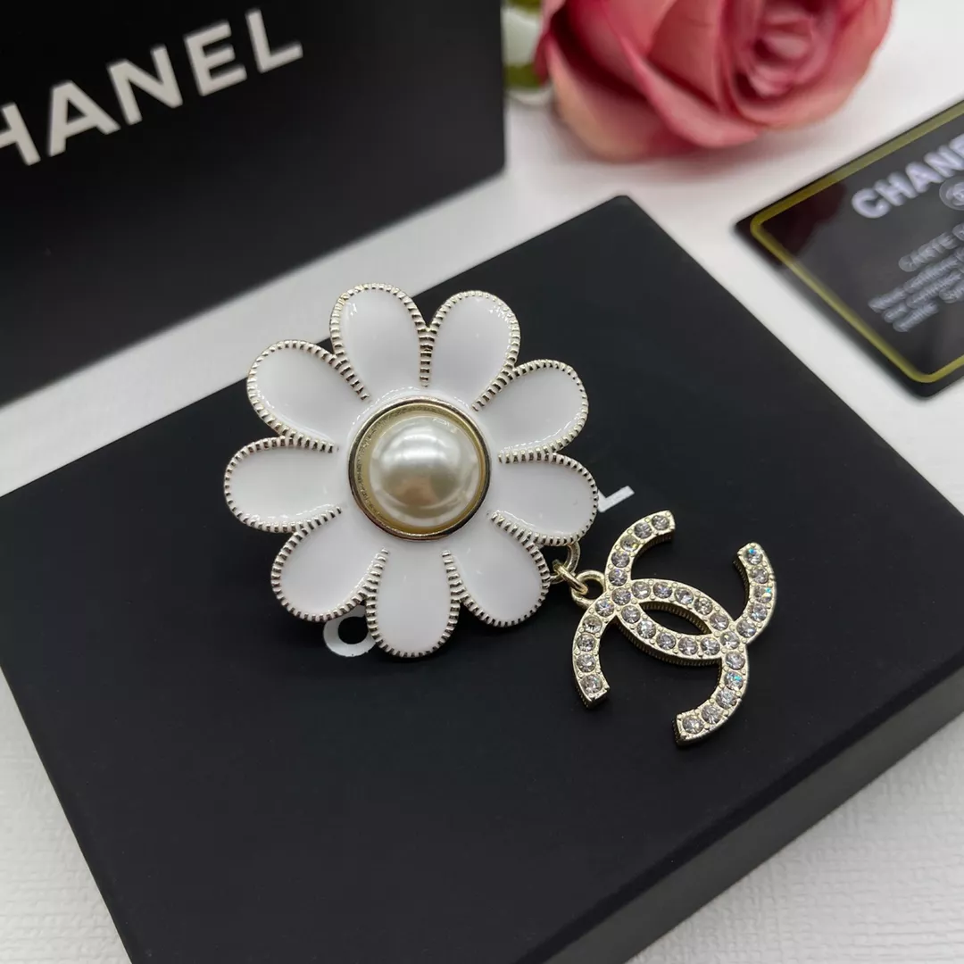 Stylish 7010 Chanel Brooches For Women