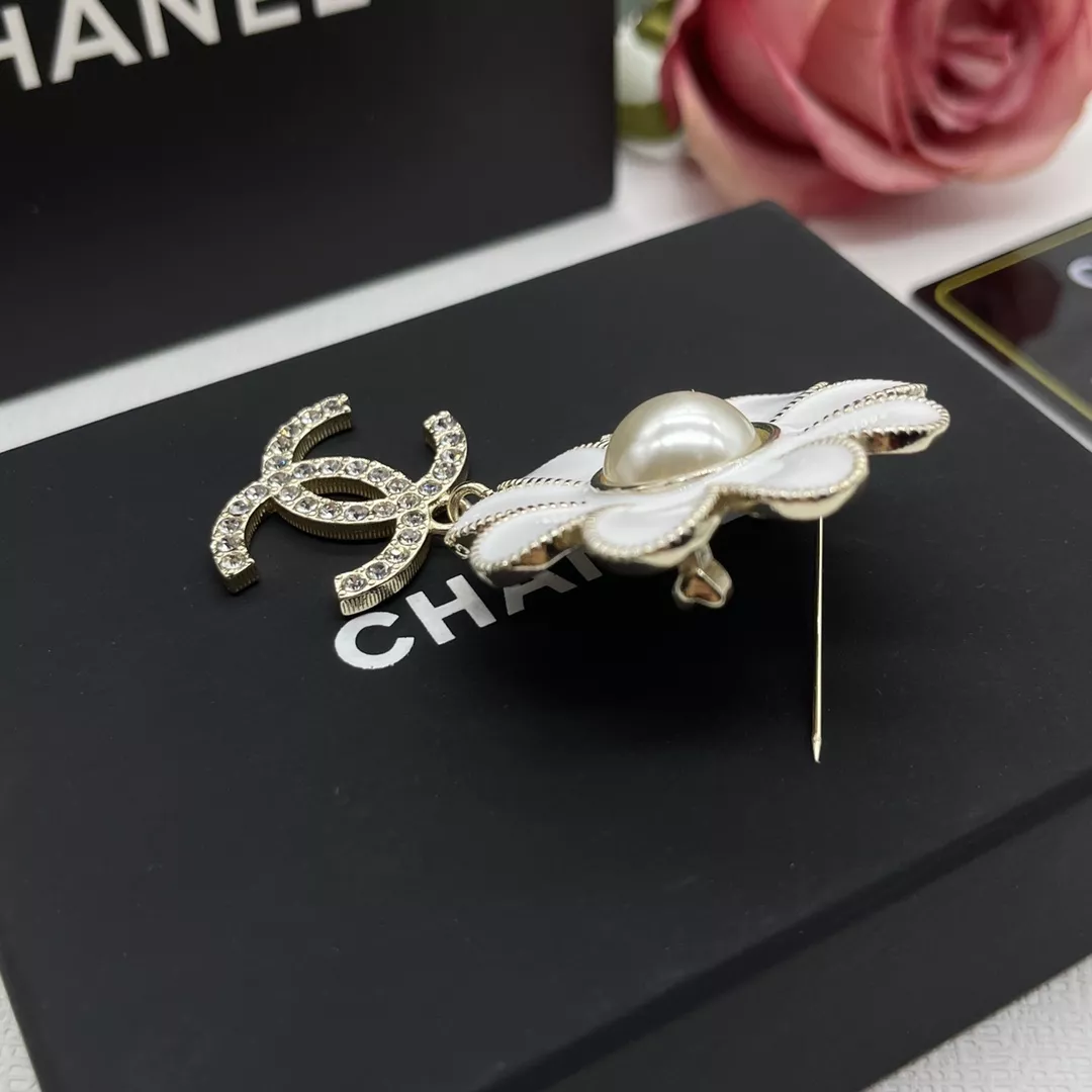 Stylish 7010 Chanel Brooches For Women