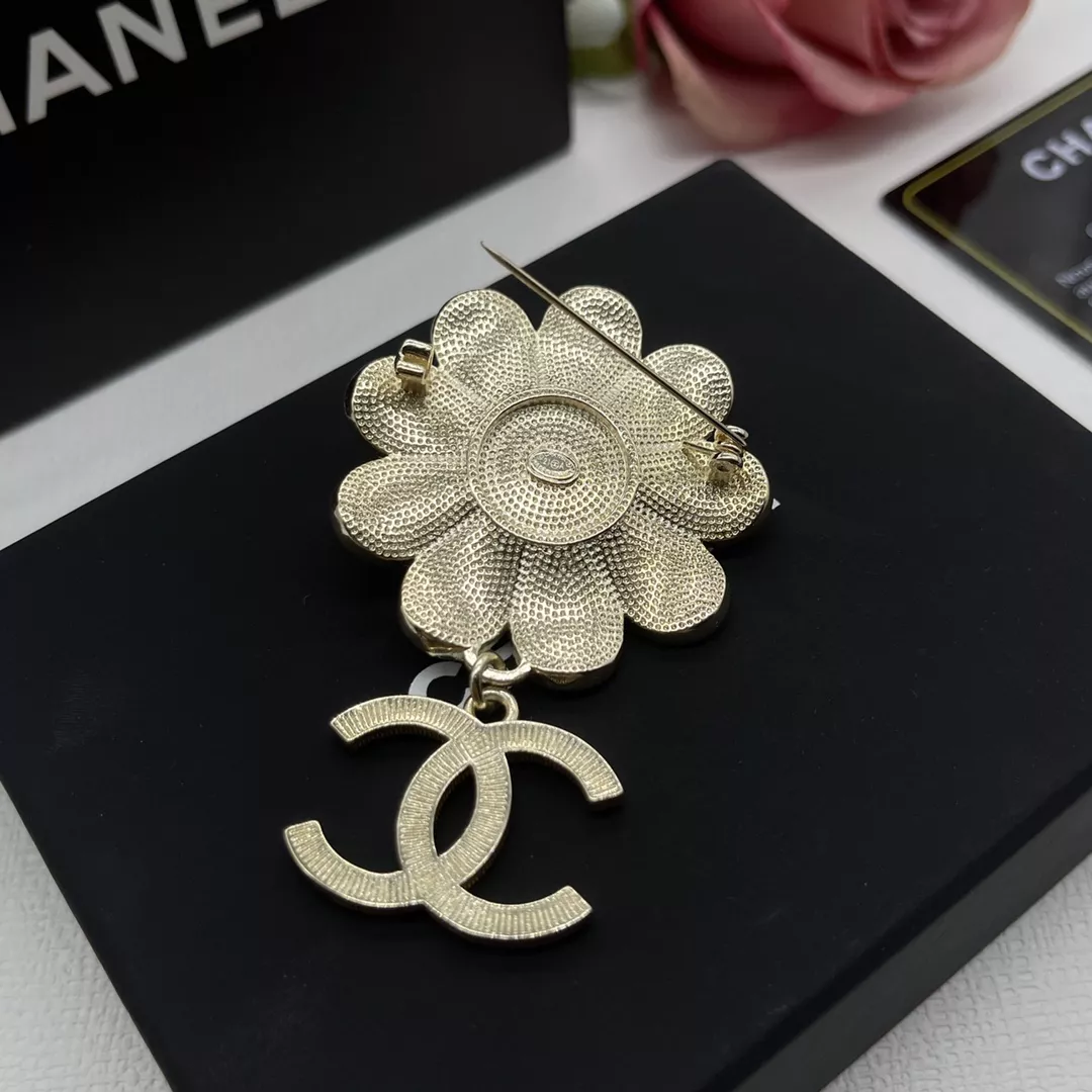 Stylish 7010 Chanel Brooches For Women