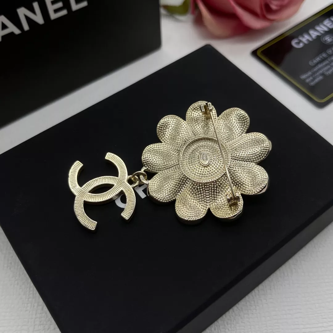 Stylish 7010 Chanel Brooches For Women