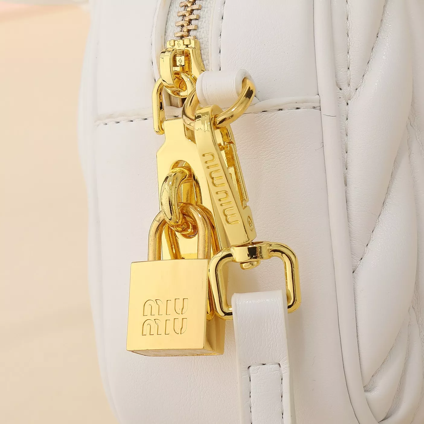 Stylish 7103 MIU MIU AAA Quality Handbags For Women