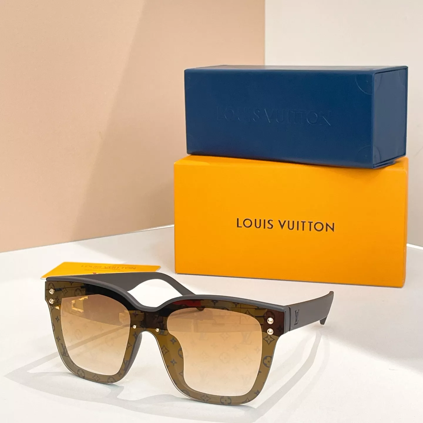 Stylish 7119 Louis Vuitton AAA Quality Sunglasses