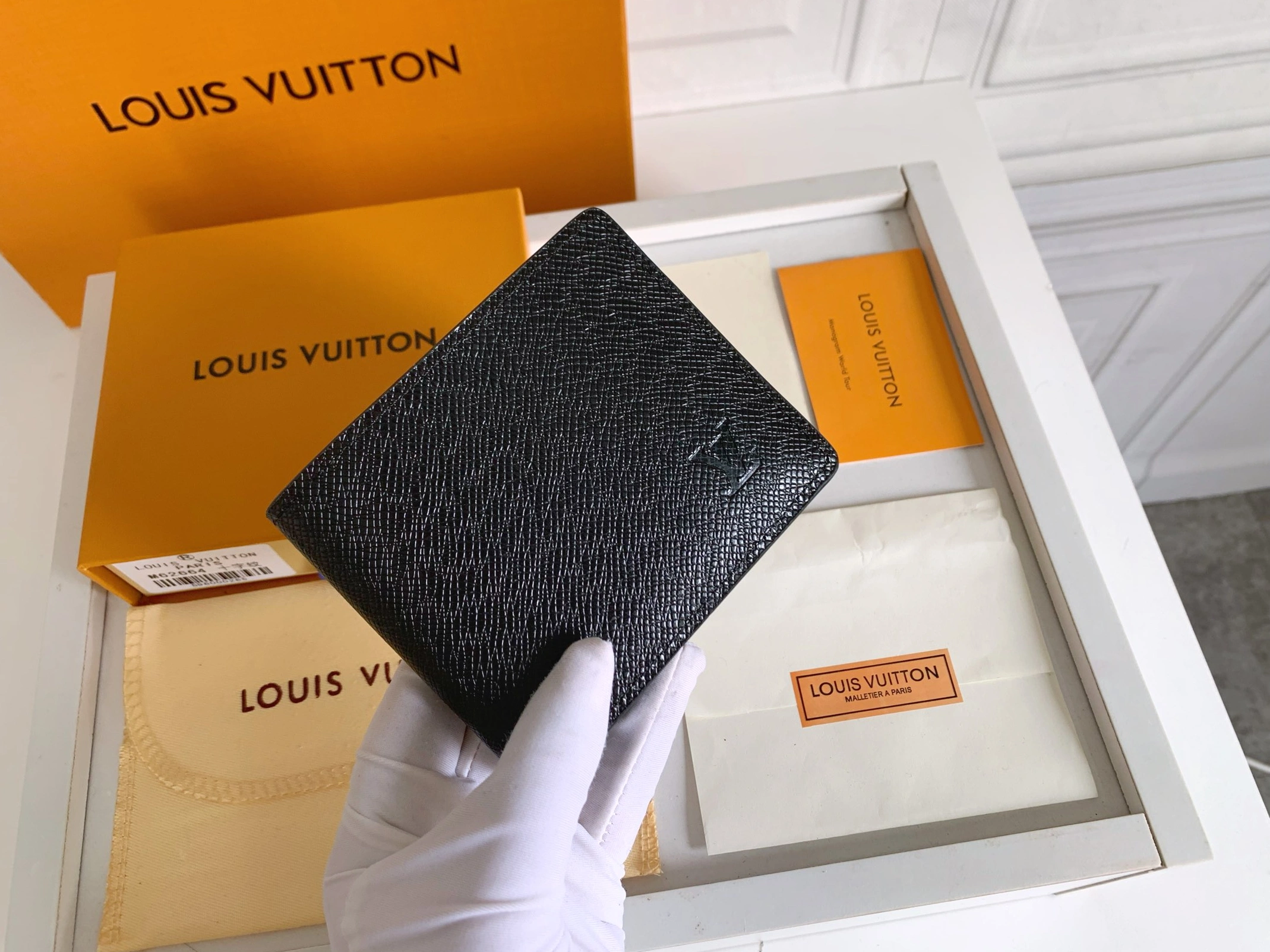 Stylish 7318 Louis Vuitton LV Wallets For Unisex
