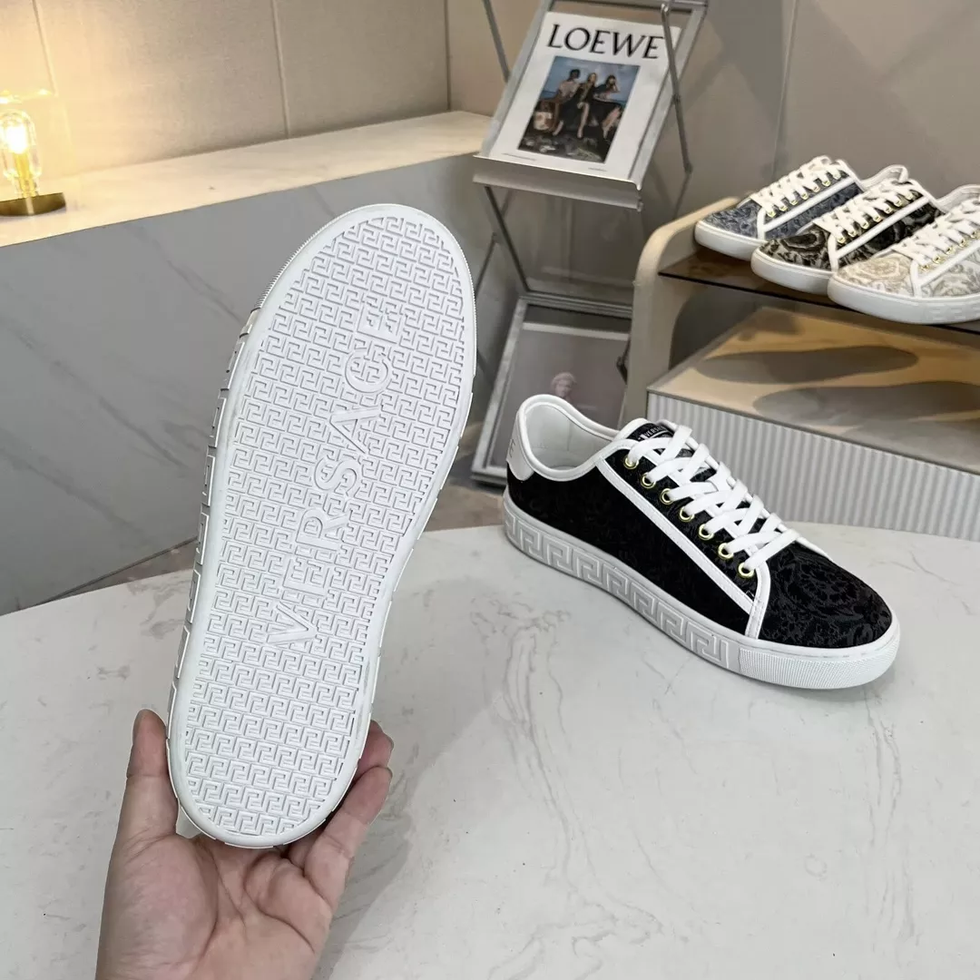 Stylish 7338 Versace Casual Shoes For Men
