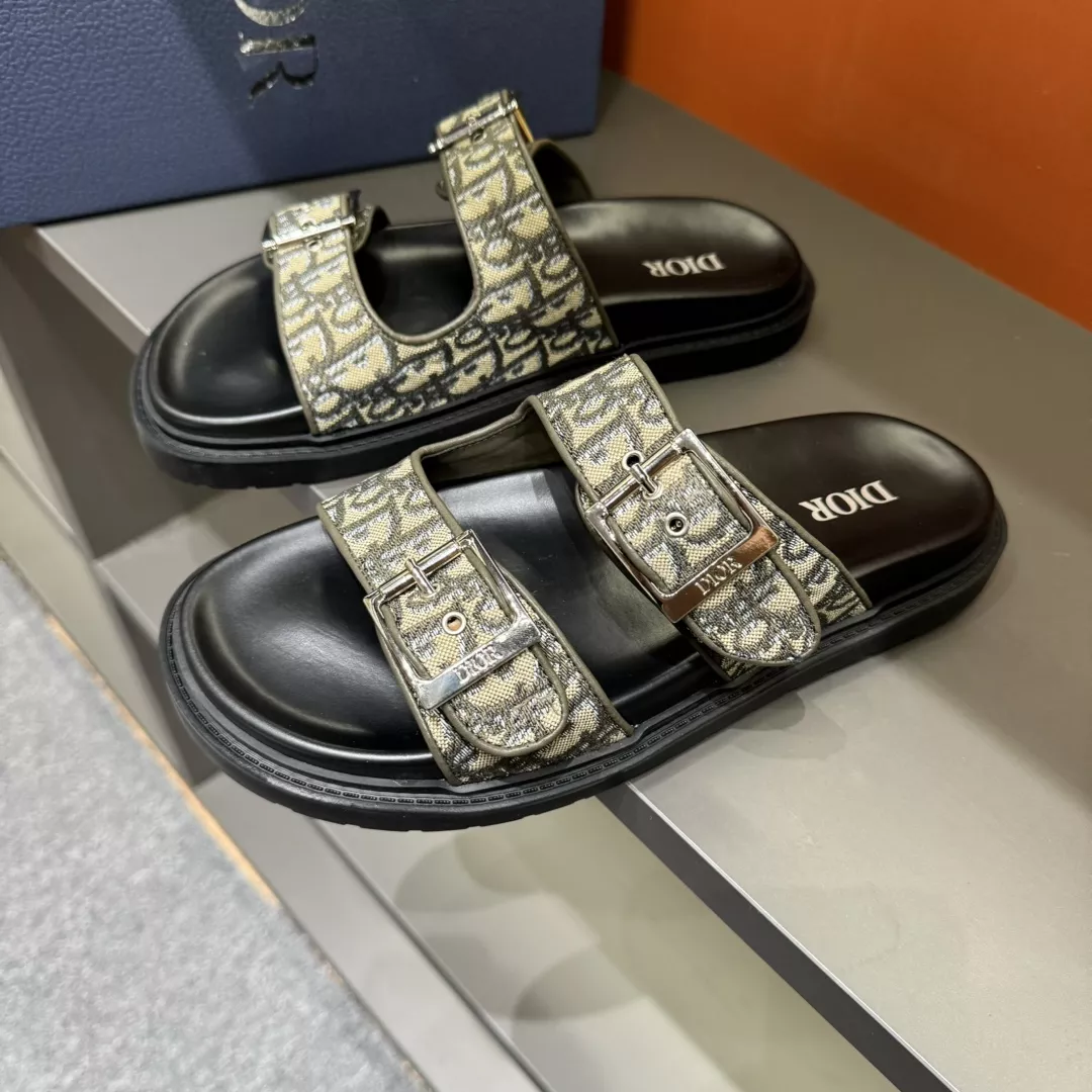 Stylish 7529 Christian Dior Slippers For Men