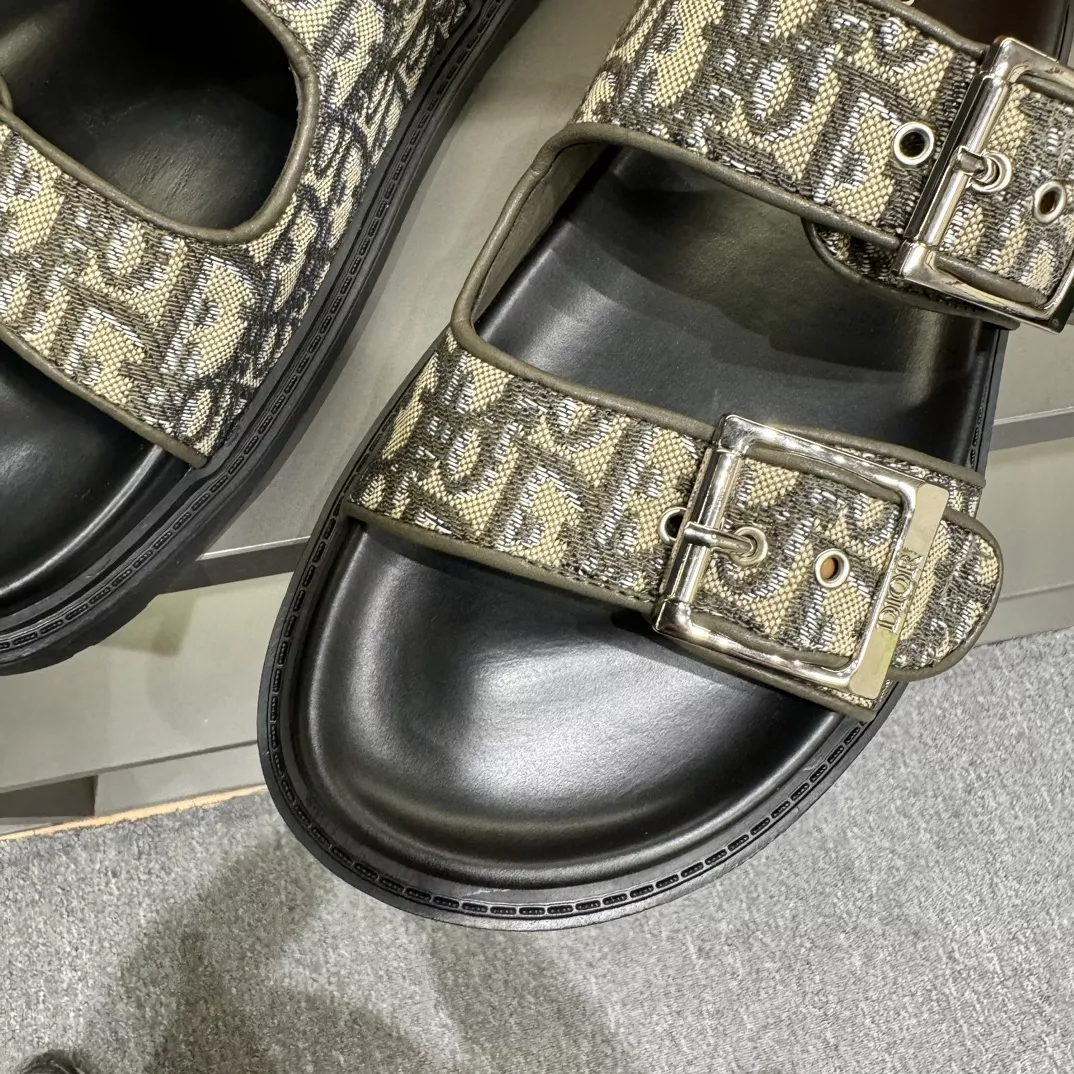 Stylish 7529 Christian Dior Slippers For Men