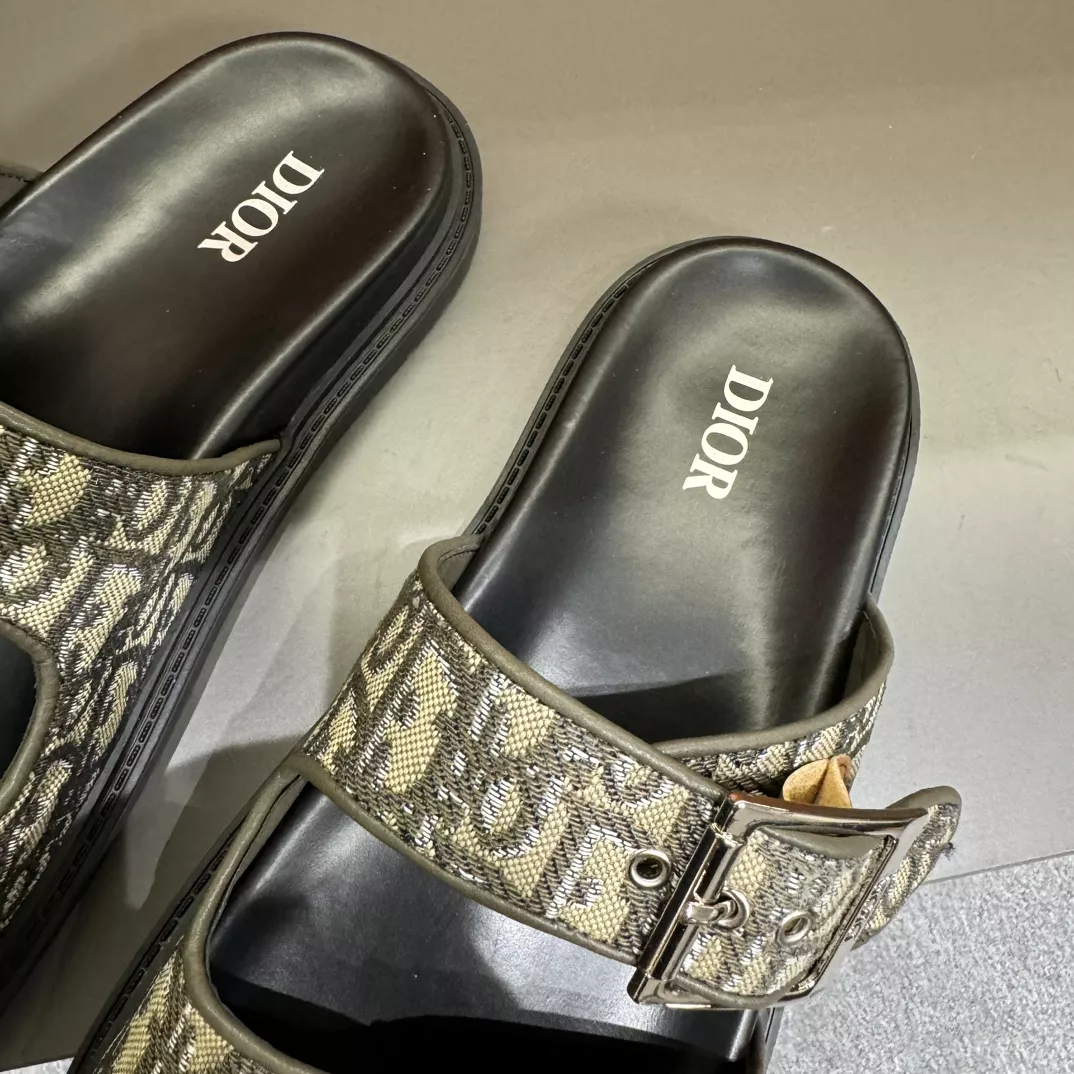 Stylish 7529 Christian Dior Slippers For Men