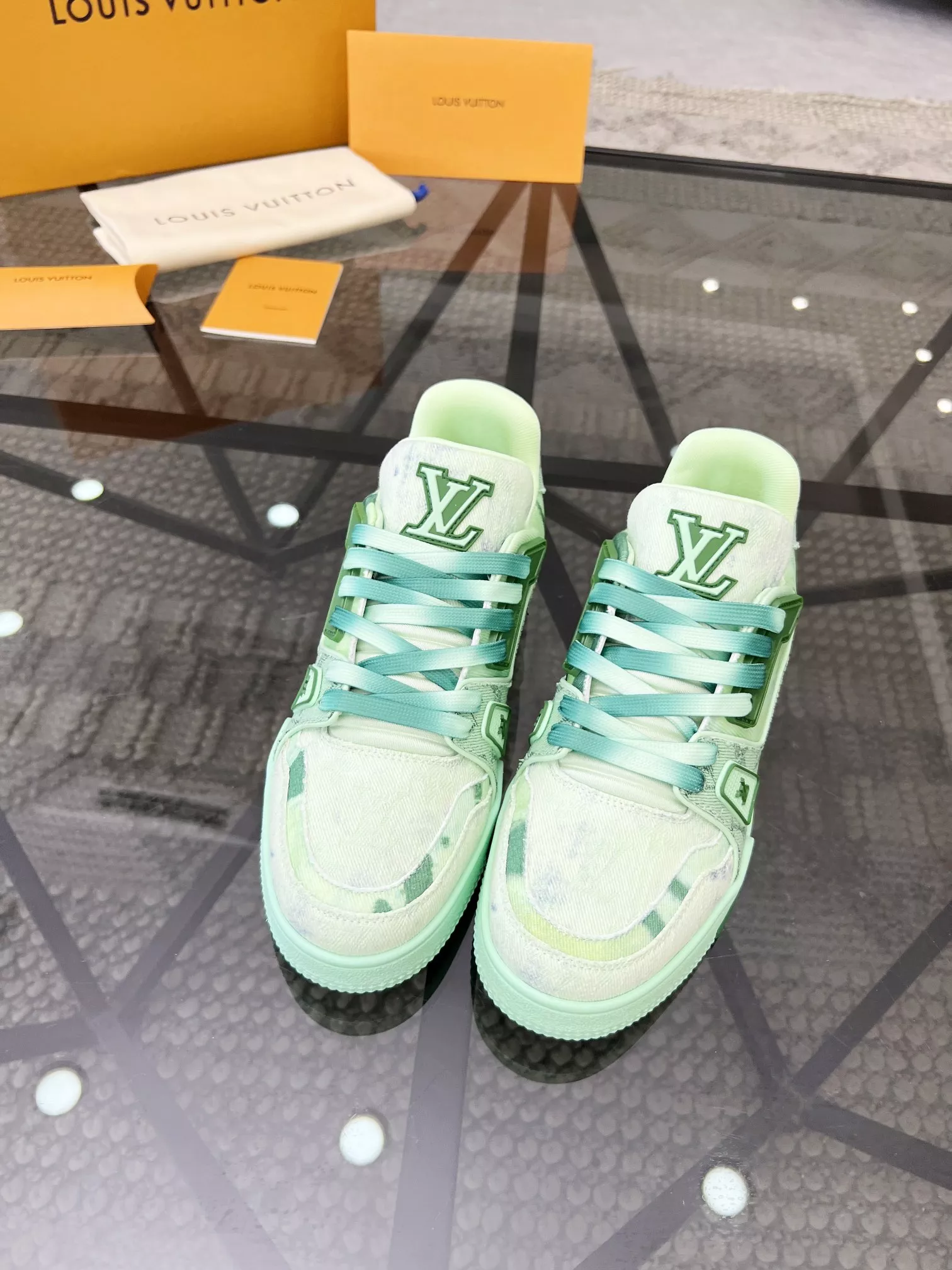 Stylish 7959 Louis Vuitton Casual Shoes For Men