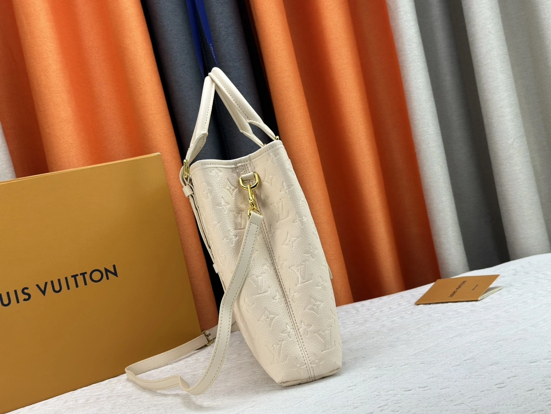 Stylish 7965 Louis Vuitton AAA Quality Handbags For Women