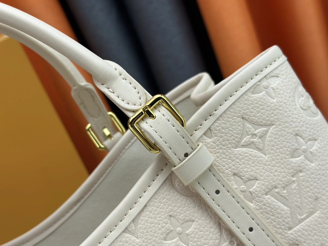 Stylish 7965 Louis Vuitton AAA Quality Handbags For Women