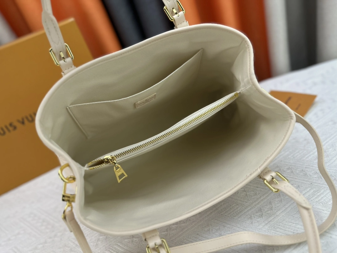Stylish 7965 Louis Vuitton AAA Quality Handbags For Women