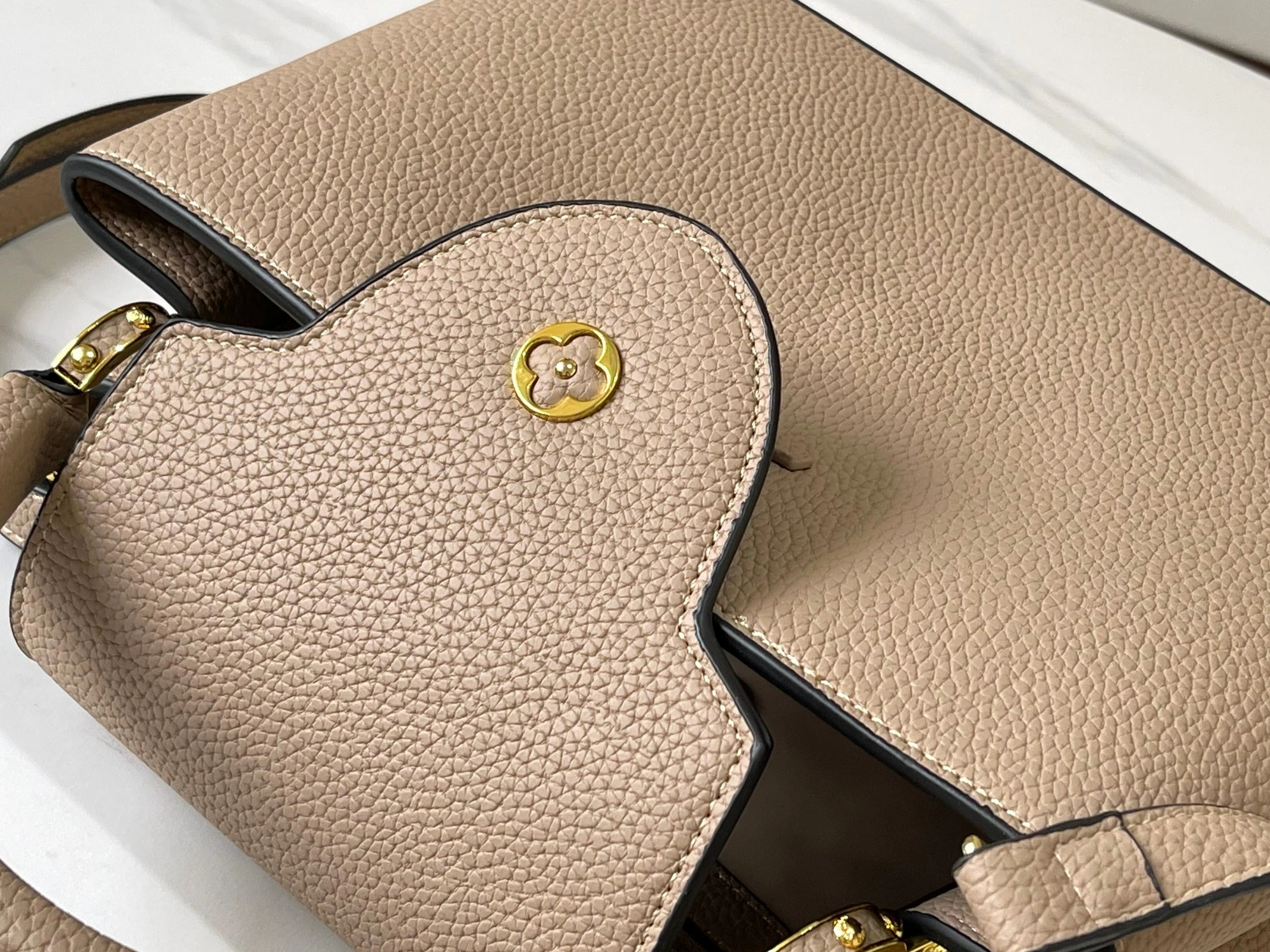 Stylish 7965 Louis Vuitton AAA Quality Messenger Bags For Women